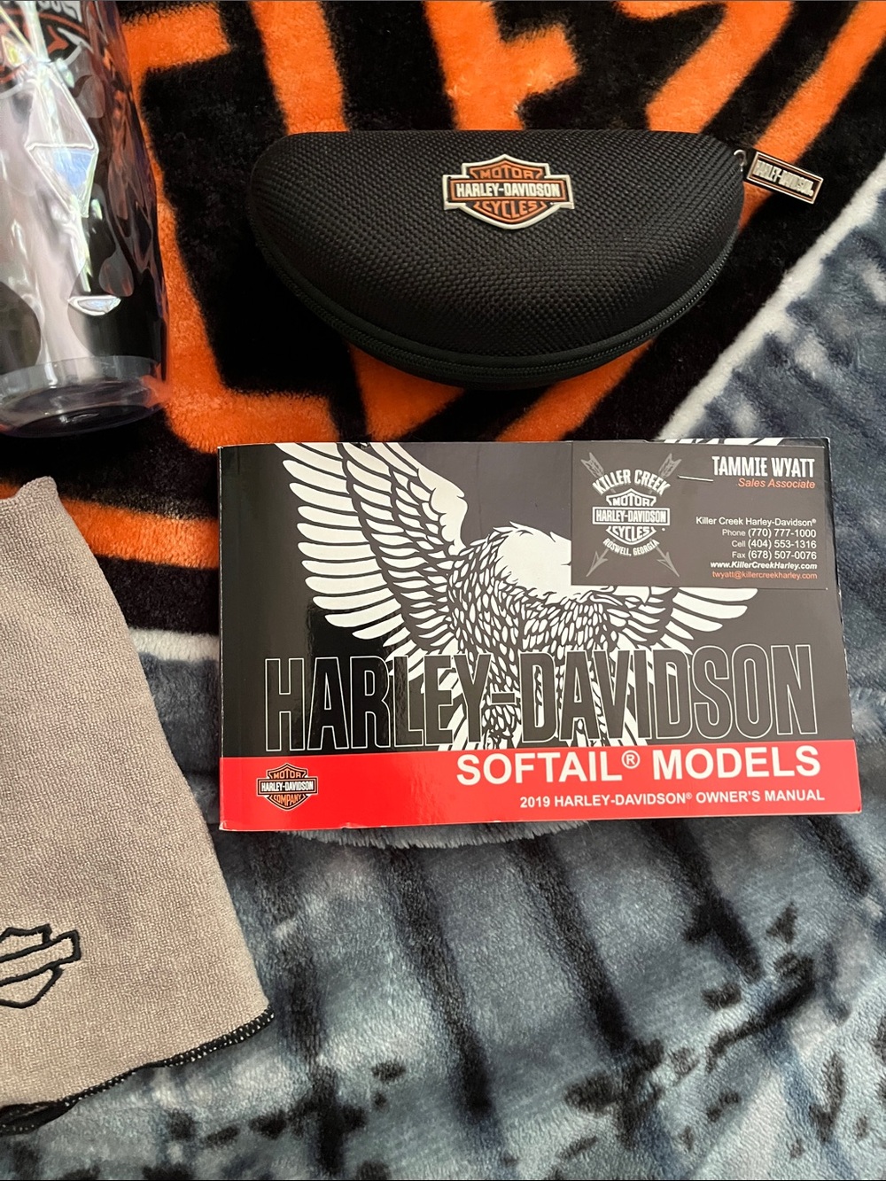Harley-Davidson Black and Orange Motor Logo Blanket with Accessories - Picture 4 of 6